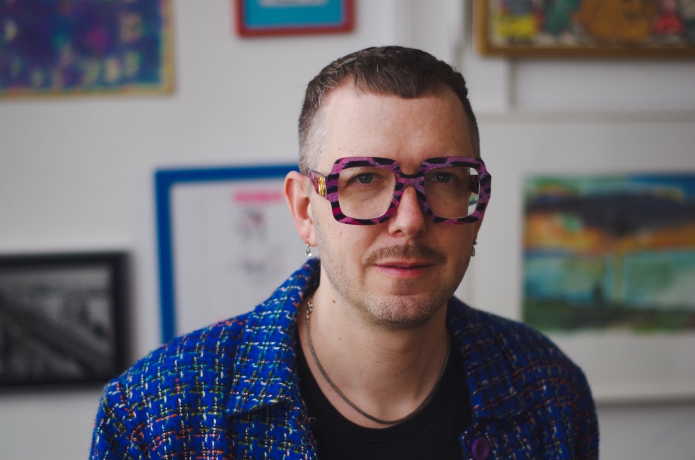 Porträt Donat Blum mit karierter Brille